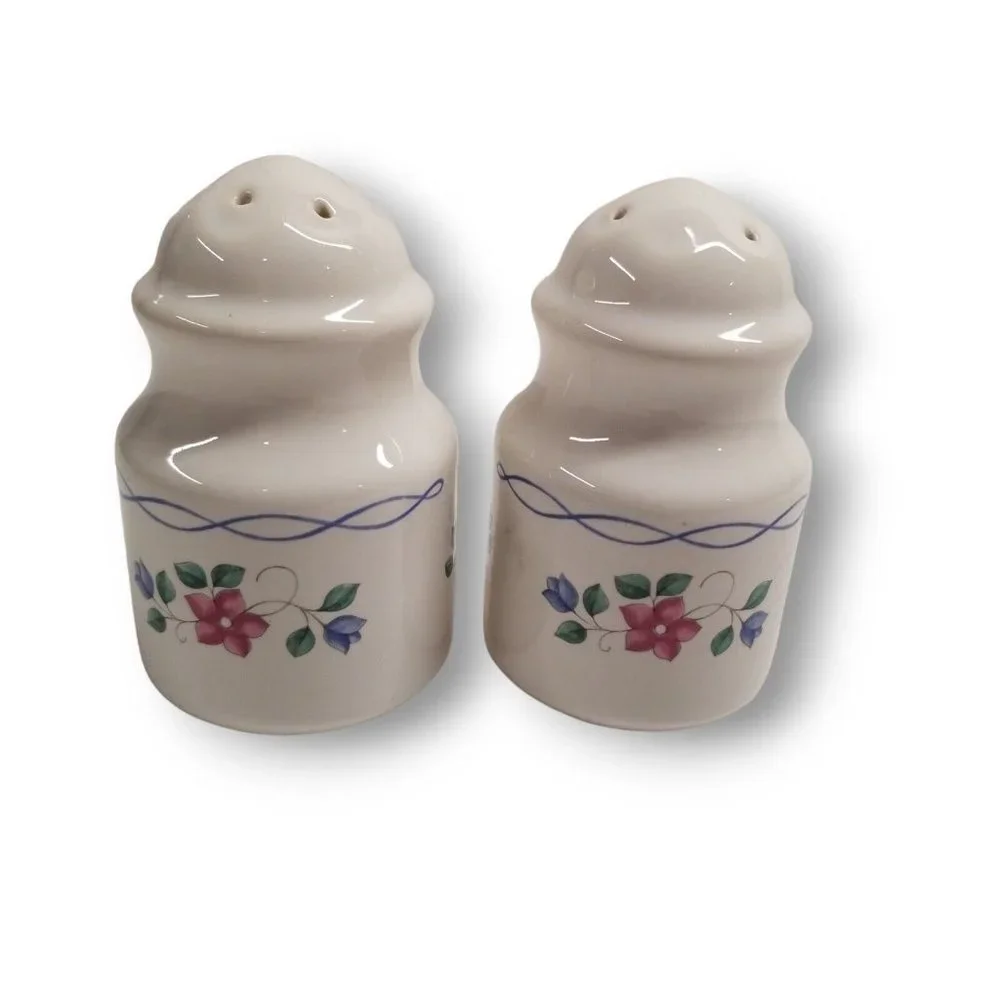 Pfaltzgraff Bonnie Brae Stoneware Salt Pepper Shakers Blue Pink Flowers USA S&P